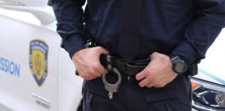 Stalowe kajdanki w świecie służb mundurowych