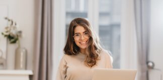 Czym jest wirtualny adres i jakie firmy mogą z niego skorzystać